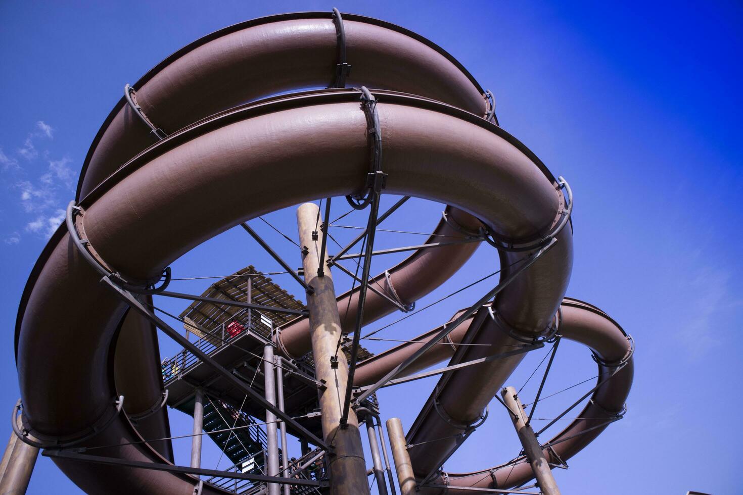 cargar los portes estructuras de un parque agua foto