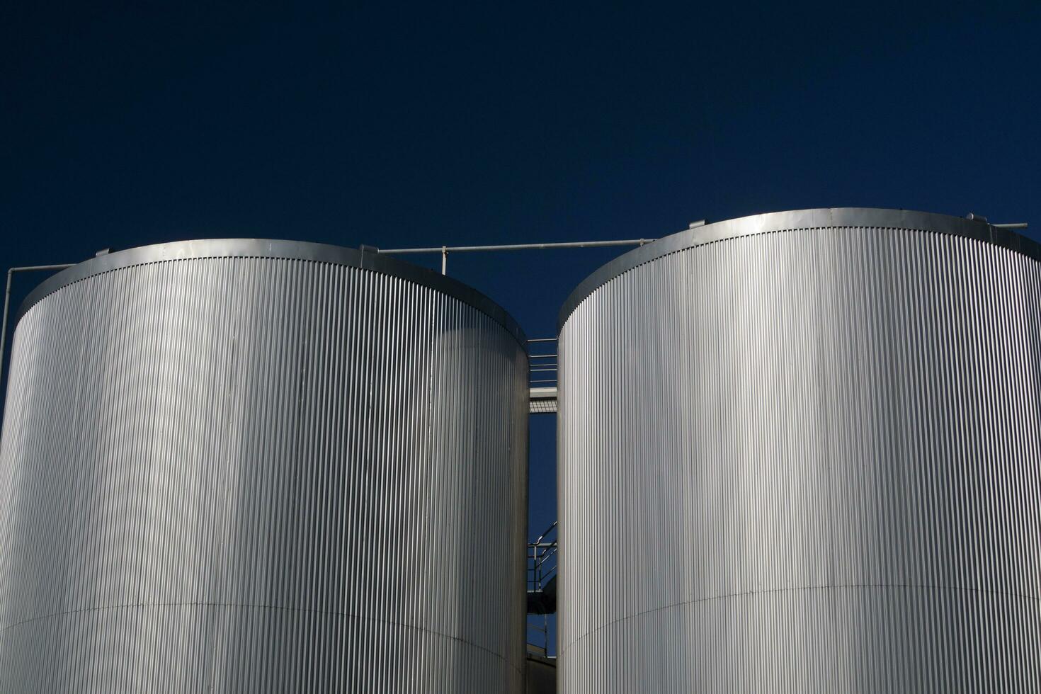 serie de industrial silos foto