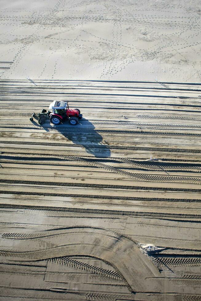 Versilia works to restore the beach photo