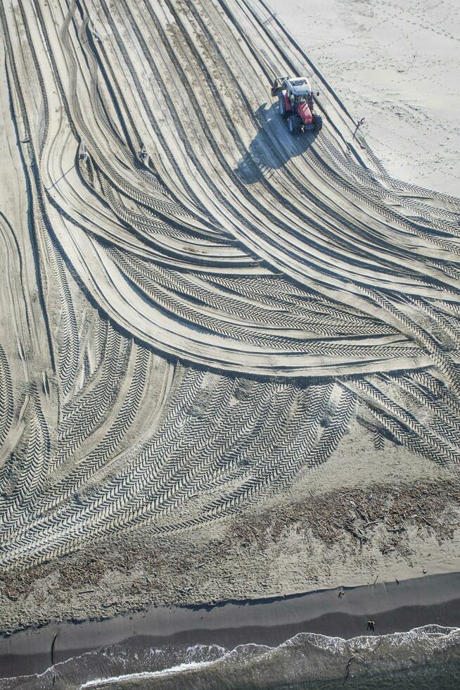 Versilia works to restore the beach photo