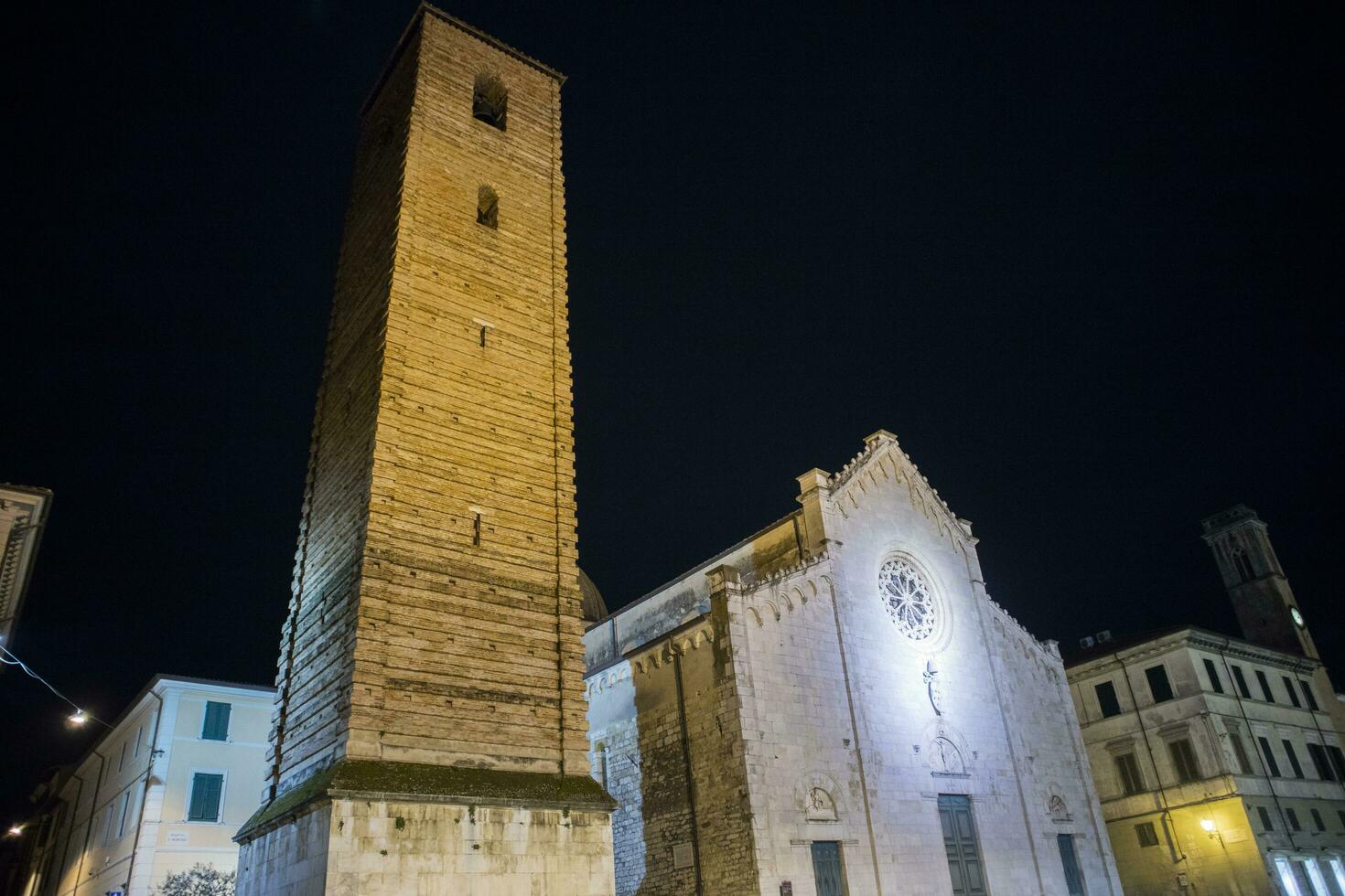 el plaza del duomo en pietrasanta lu foto