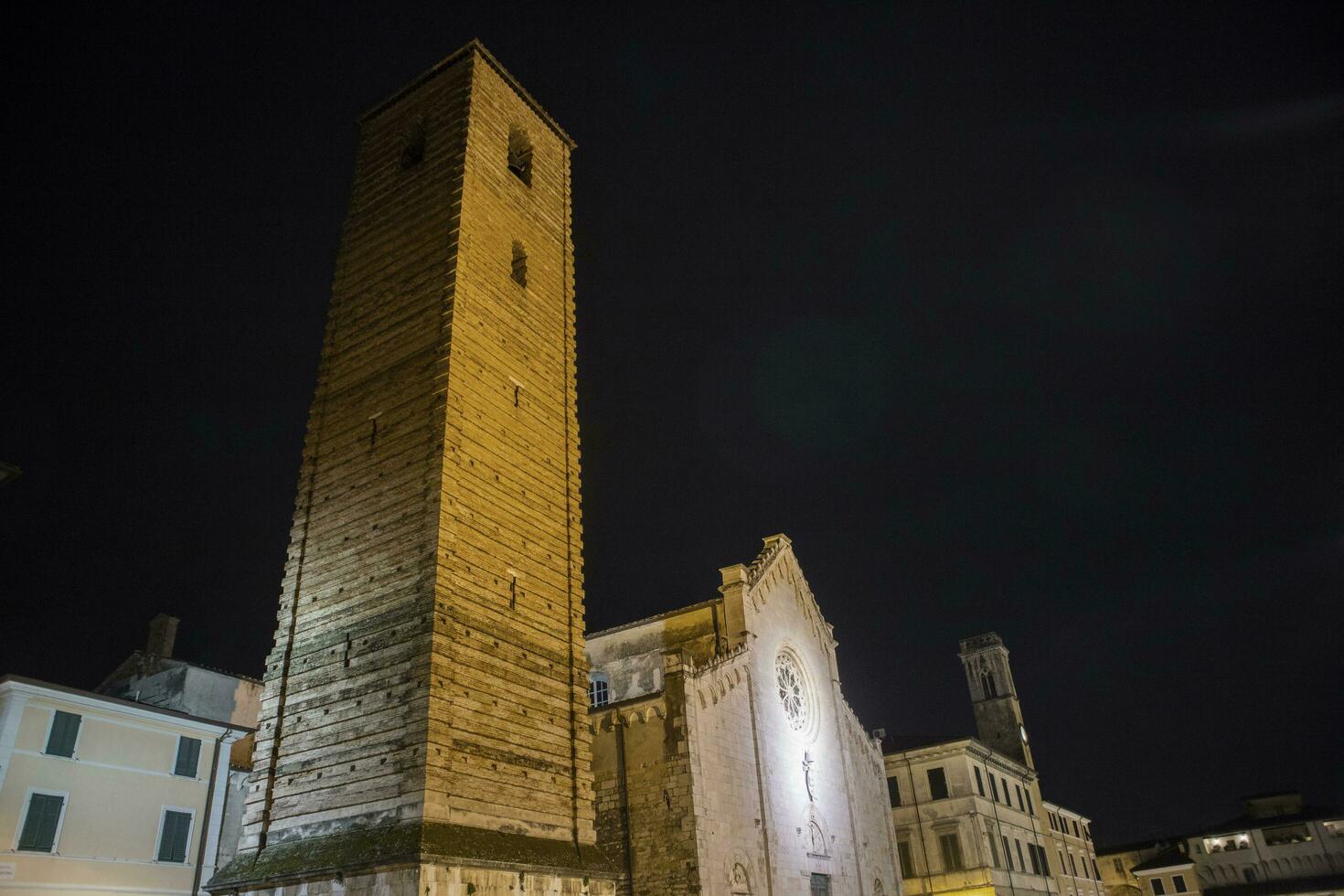 el plaza del duomo en pietrasanta lu foto