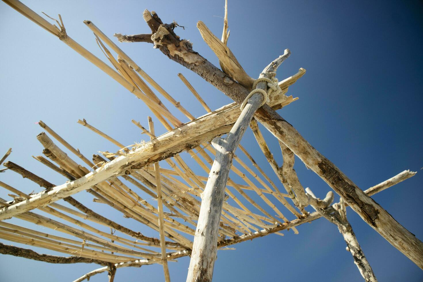 de madera construcciones en el playa foto