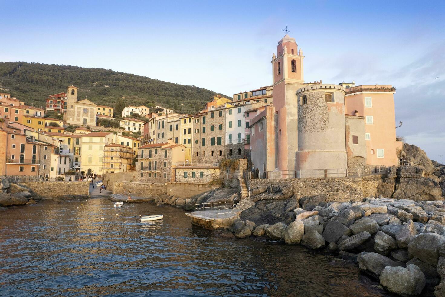 aéreo ver de el ligur pueblo de tellaro foto