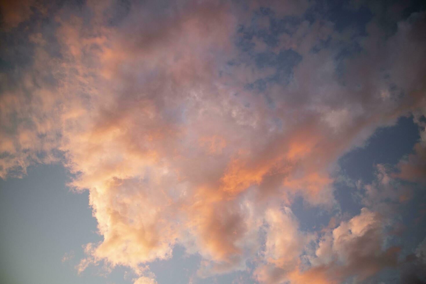 Photographic shot of the colors of the clouds at sunset photo