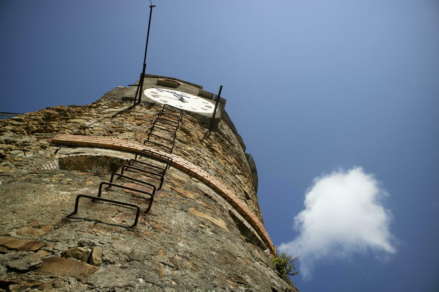 el reloj torre en riomaggiore cinque terre foto