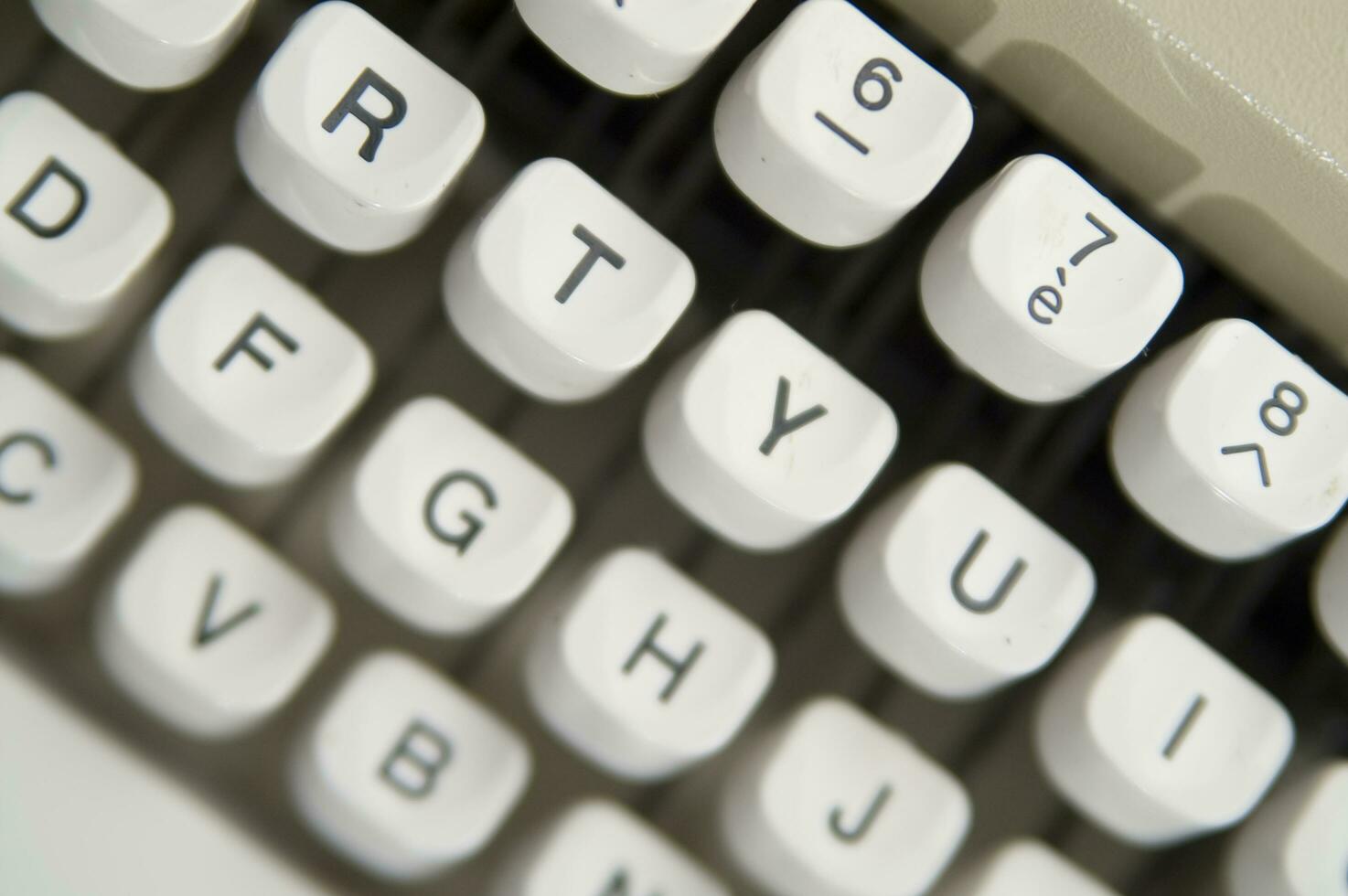 a close up of a typewriter keyboard with the letters oop photo