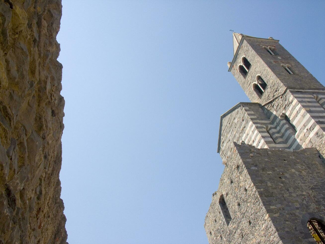 el Iglesia de el playa pueblo de portovenere liguria foto