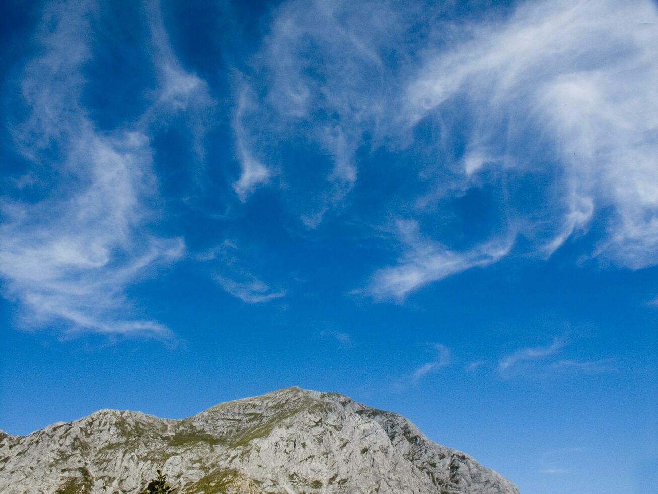 en el carreteras de el apuano Alpes Italia foto