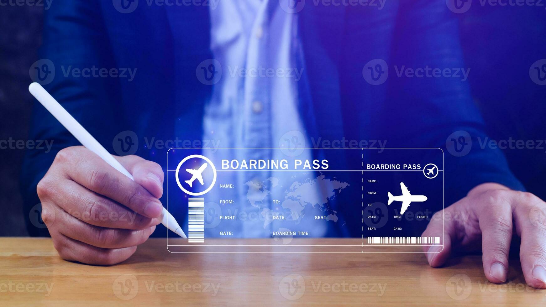 empresario conmovedor con embarque pasar Entradas aire viaje concepto, elegir comprobación electrónico vuelo boleto, reserva boleto en línea vuelo viaje concepto foto