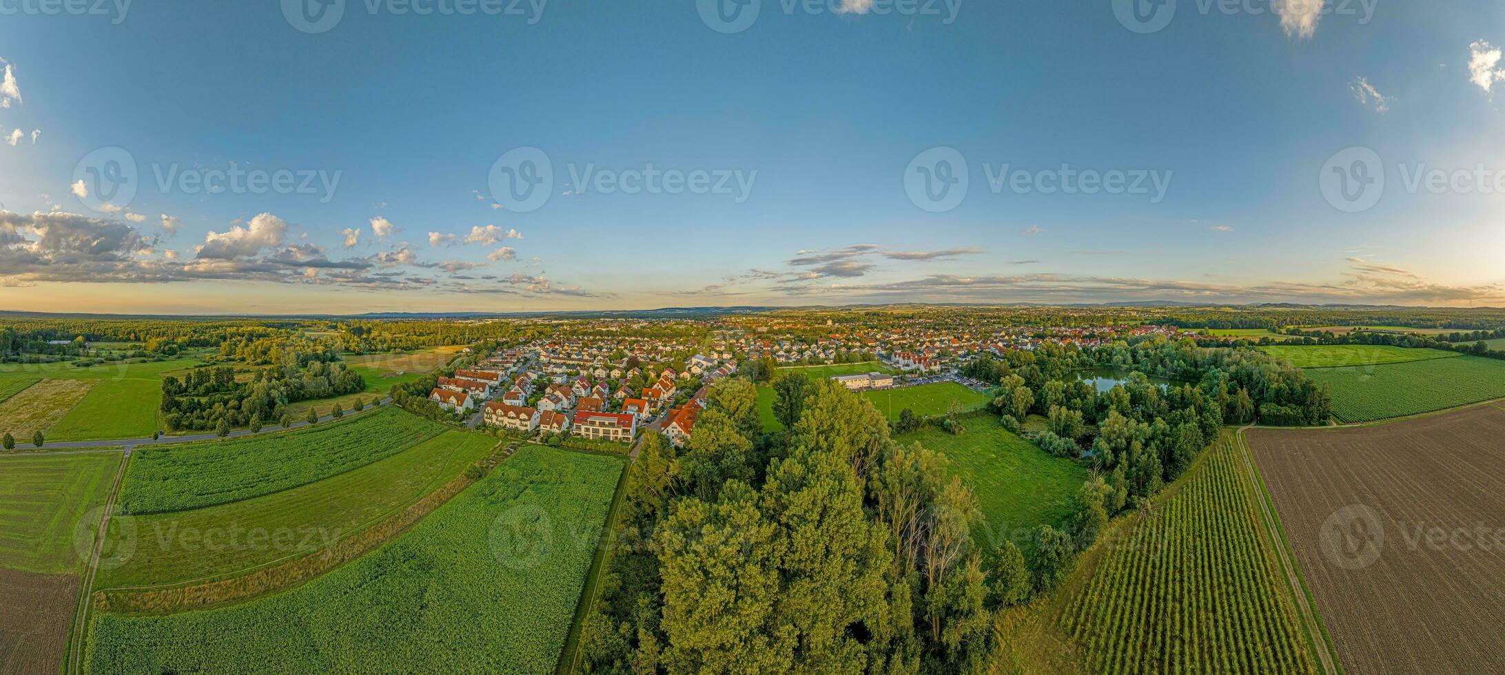 zumbido panorama de el pequeño pueblo dieburgo cerca Darmstadt en del Sur Hesse en verano foto