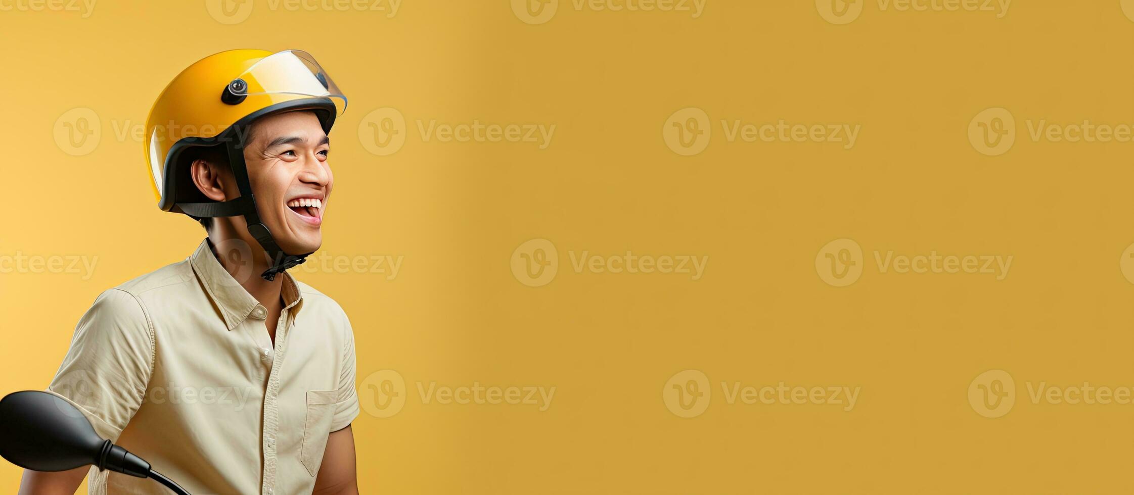 asiático en línea Taxi conductor en un moto sonriente desde el lado aislado en un amarillo antecedentes con habitación para texto foto