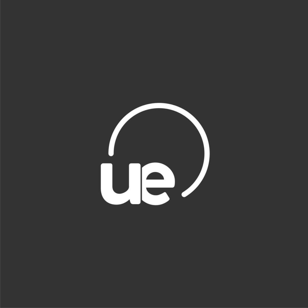 ue inicial logo con redondeado circulo vector