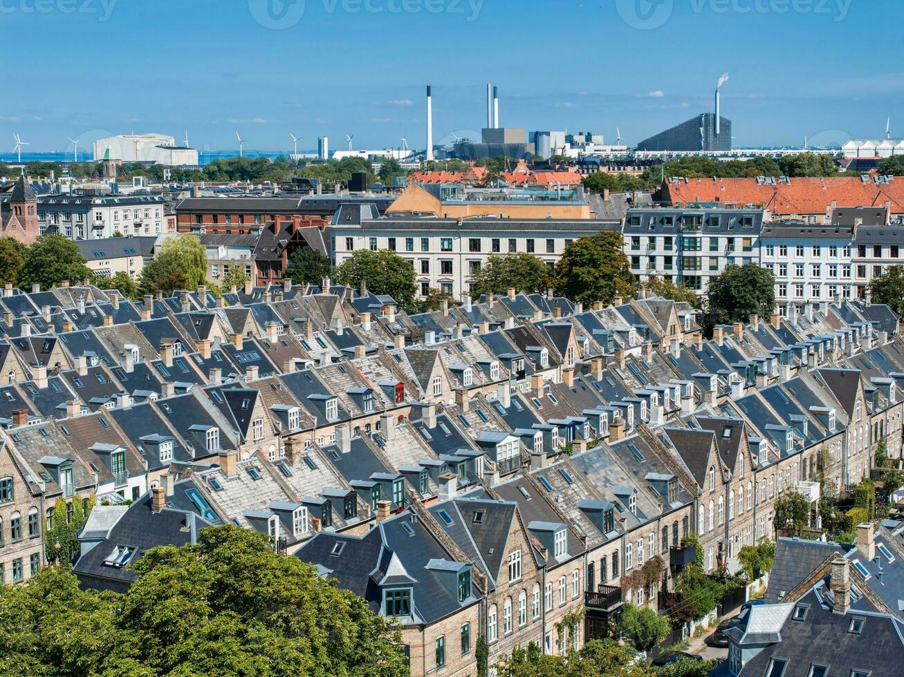 aéreo ver de el tejados de kartoffelraekkerne vecindario, en oesterbro, Copenhague, Dinamarca. foto