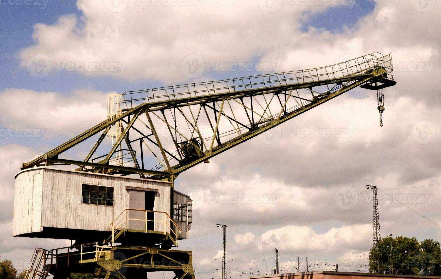a large crane is sitting on top of a building photo