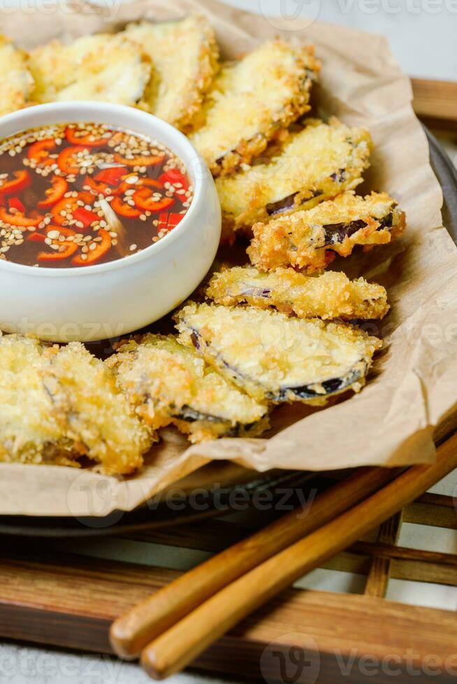 fried eggplant, Flatten the eggplant and dredge in the tempura flour
