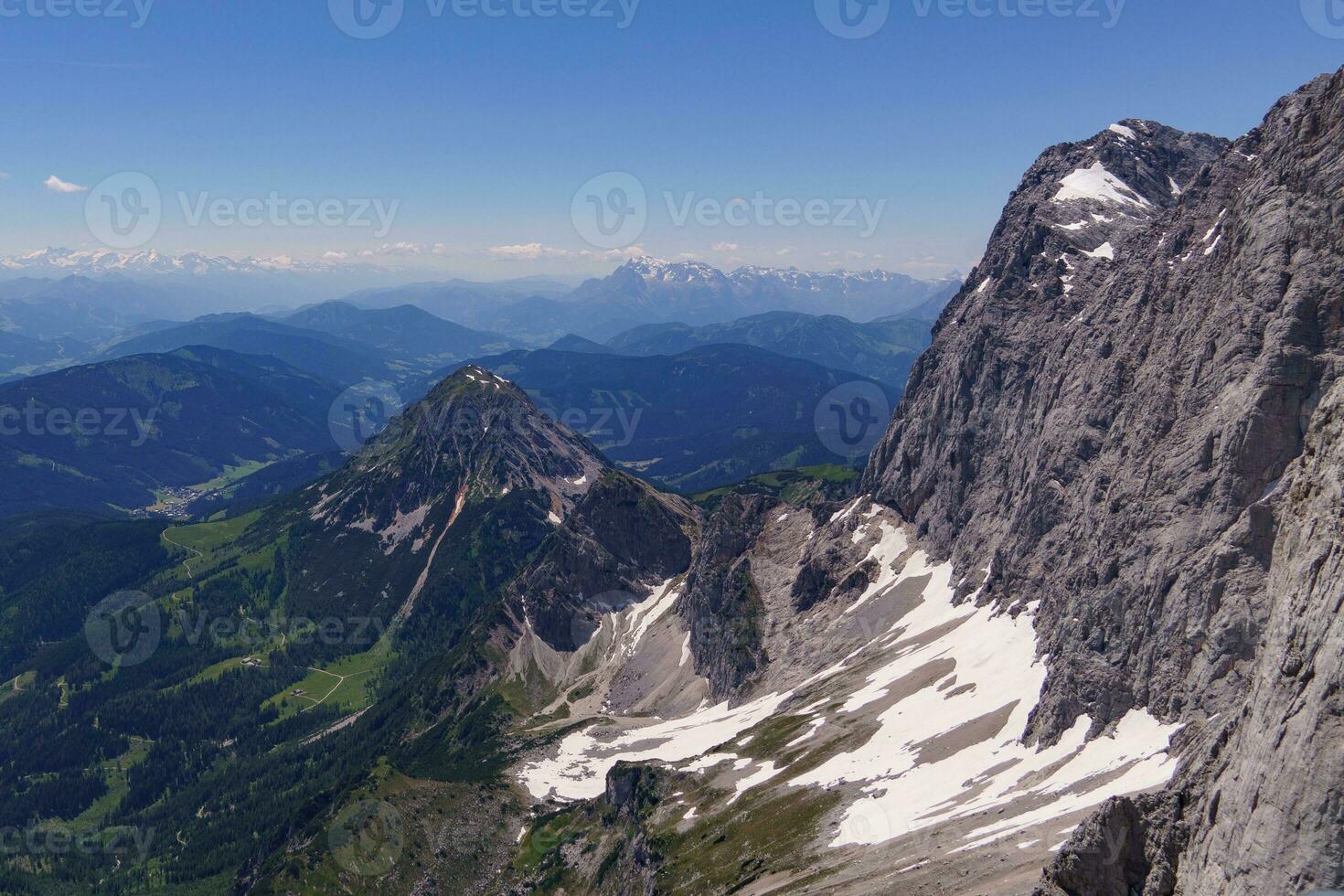 excursionismo en el austriaco Alpes foto