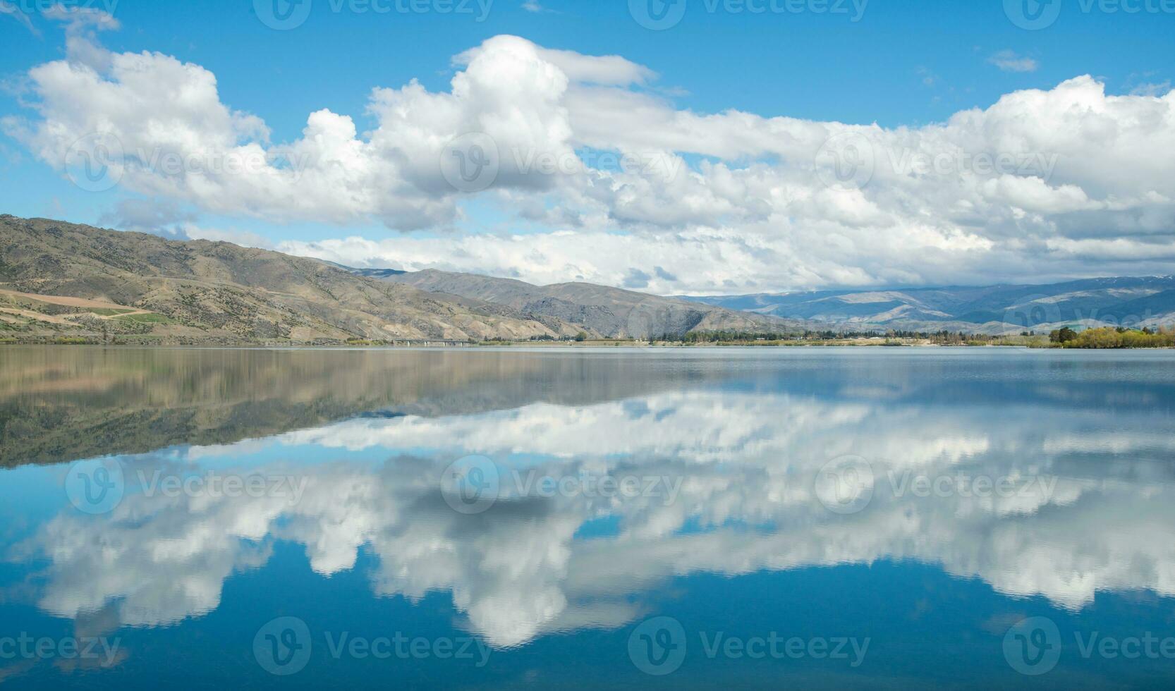 The spectacular view of lake Dunstan the beautiful man-made Lake in Cromwell town in Central Otago of South Island, New Zealand. photo