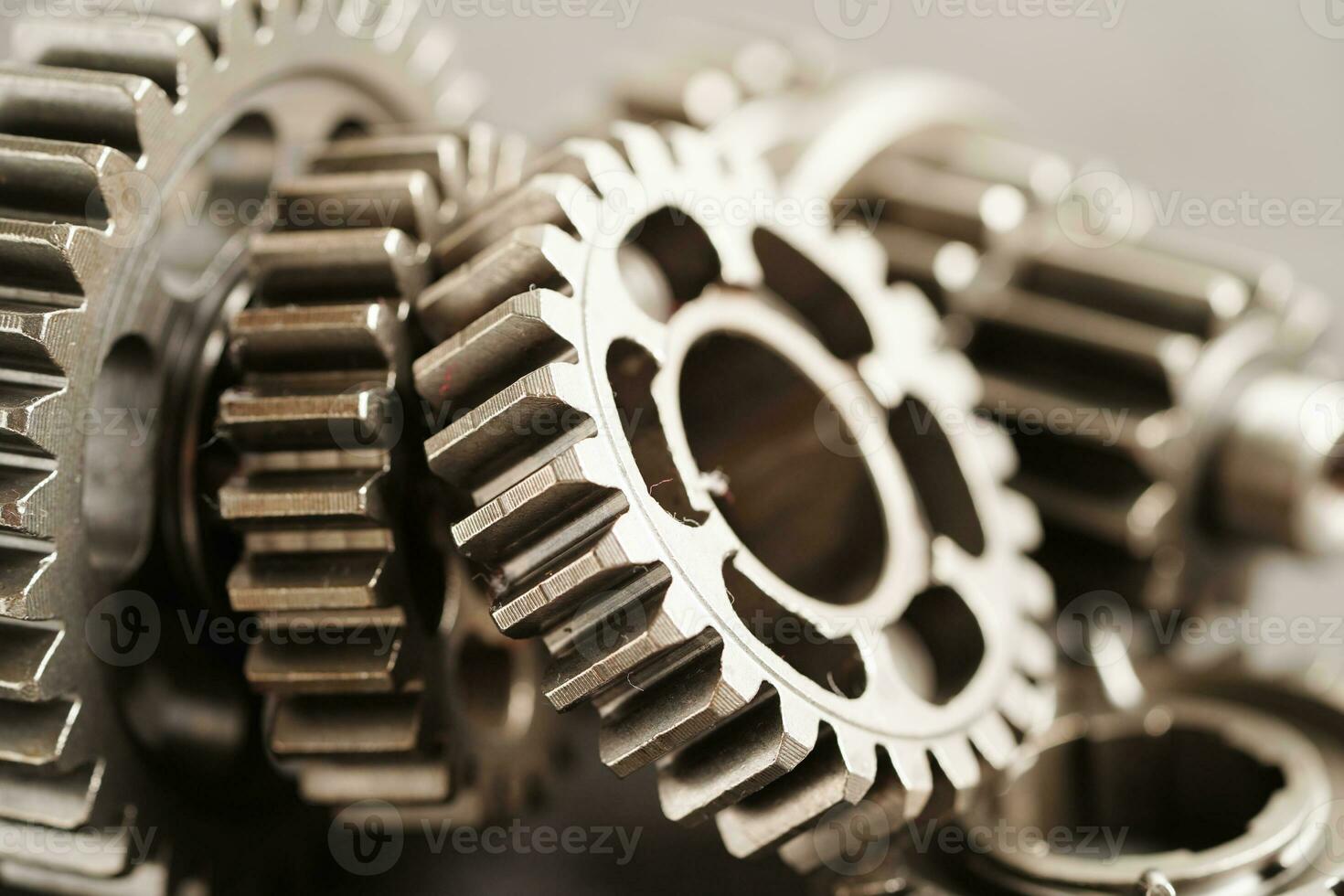 metal engranaje rueda motor coche y bicicleta, mecánico industria concepto. foto