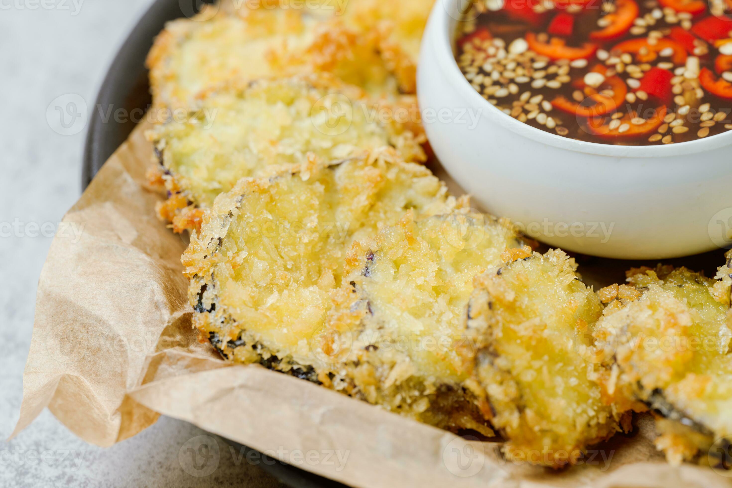 fried eggplant, Flatten the eggplant and dredge in the tempura flour