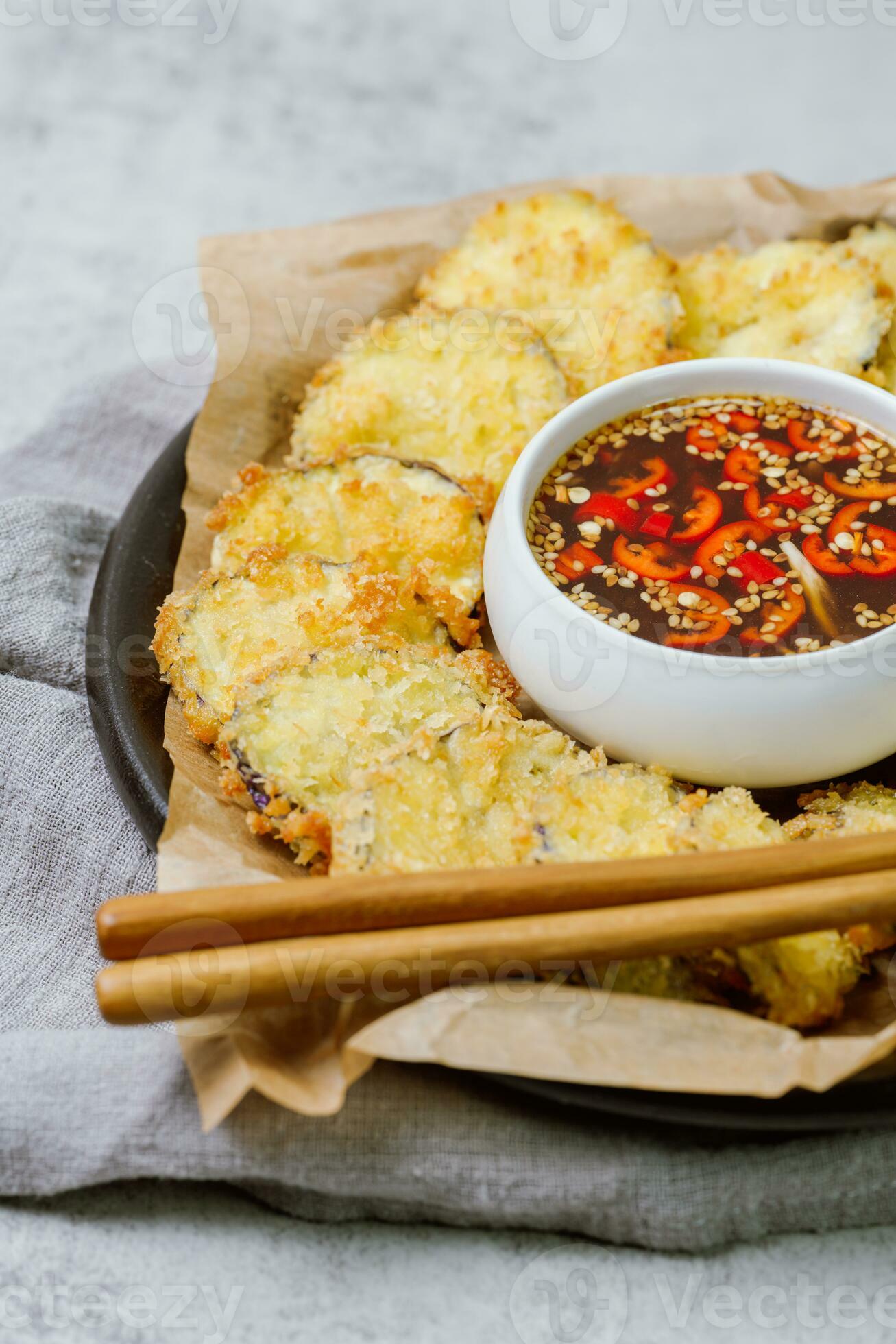 fried eggplant, Flatten the eggplant and dredge in the tempura flour