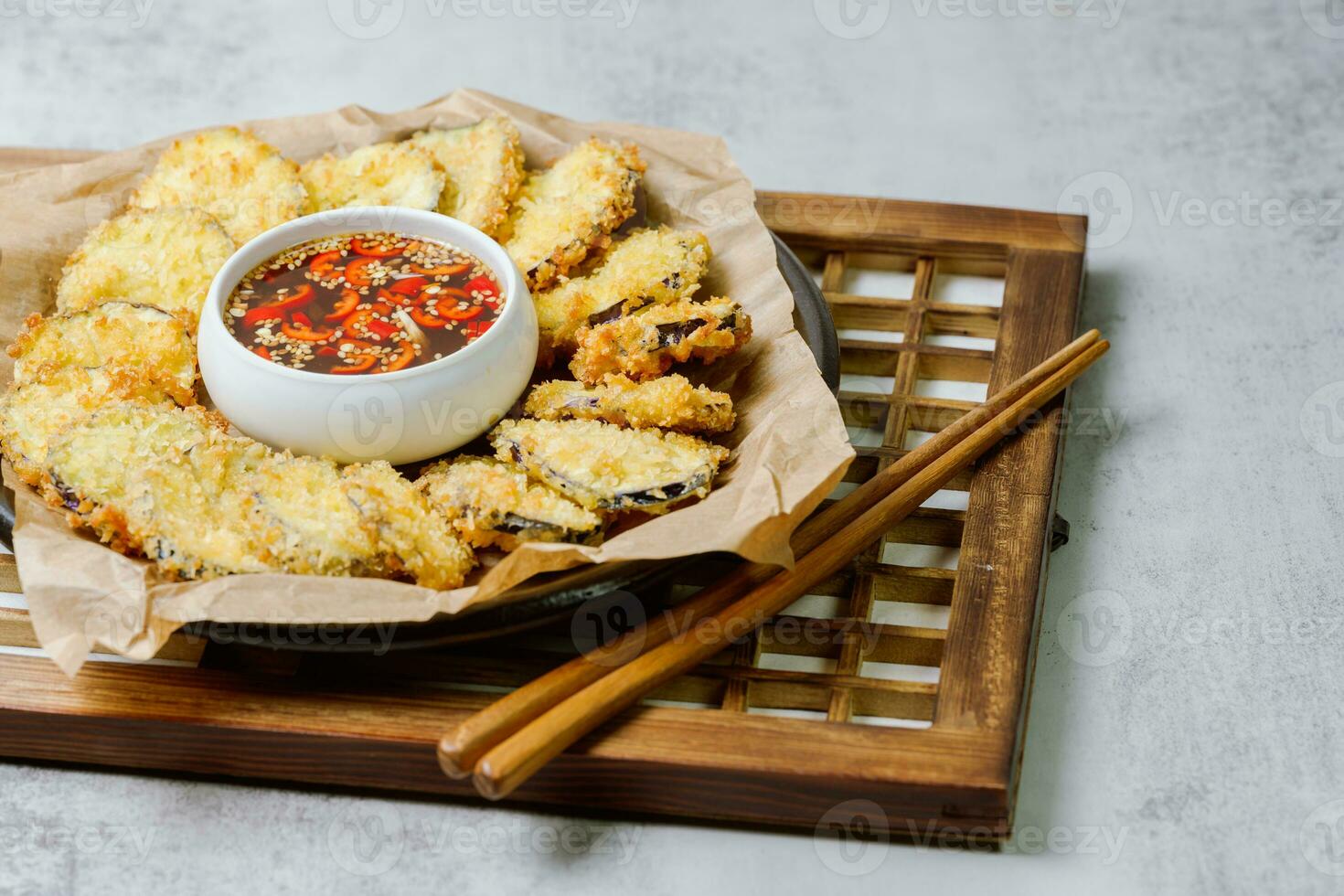 fried eggplant, Flatten the eggplant and dredge in the tempura flour, shaking off any excess. Mix the tempura flour, egg, and water to make a tempura batter. Once the oil is hot, photo
