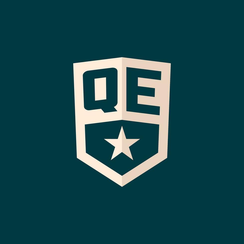 inicial qe logo estrella proteger símbolo con sencillo diseño vector