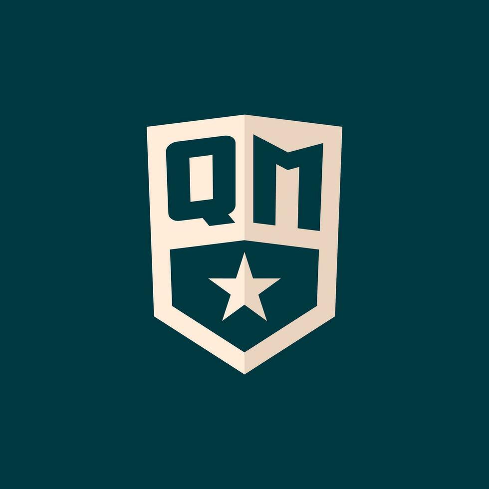 inicial qm logo estrella proteger símbolo con sencillo diseño vector