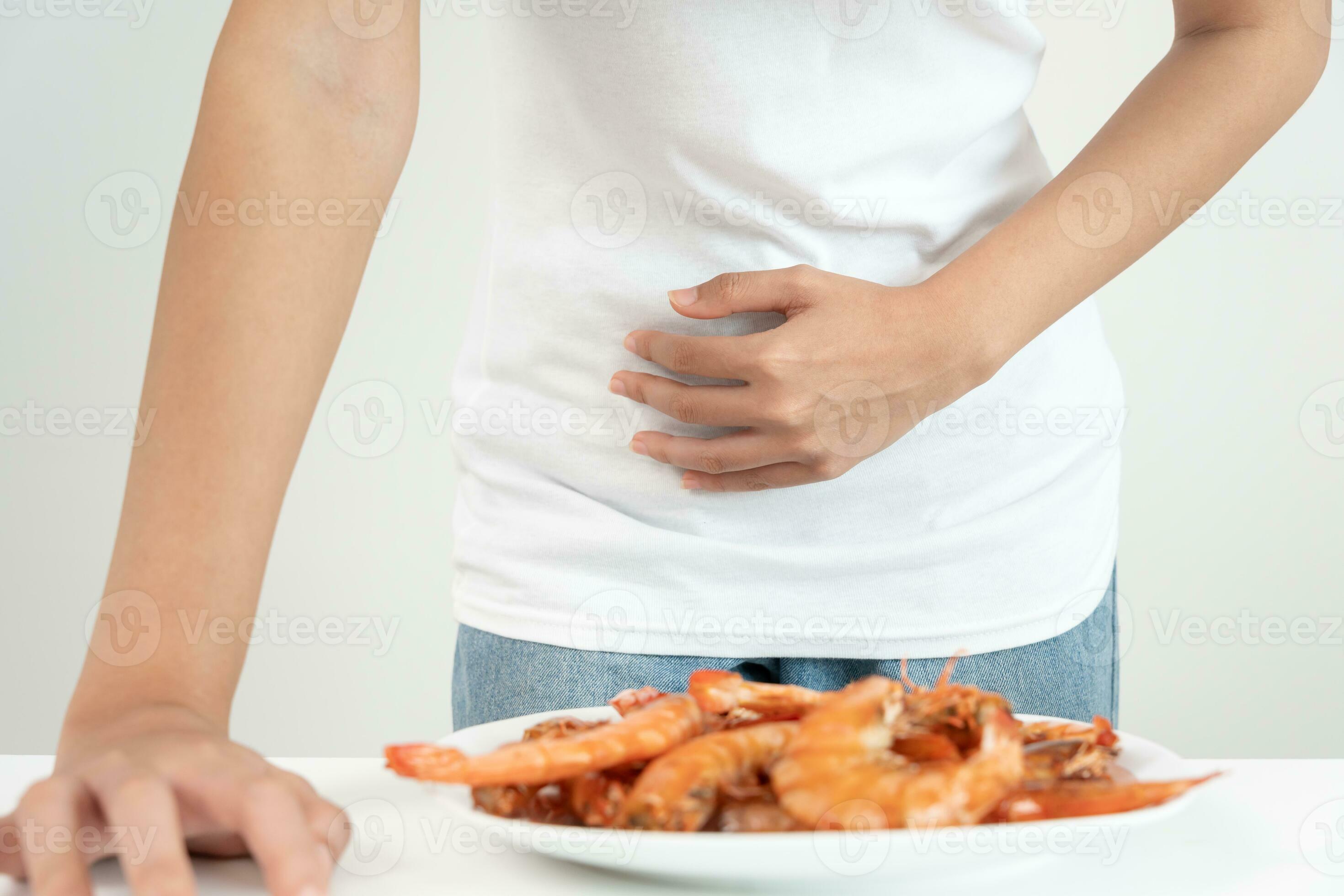 food allergies, women have reactions itching and redness after eating