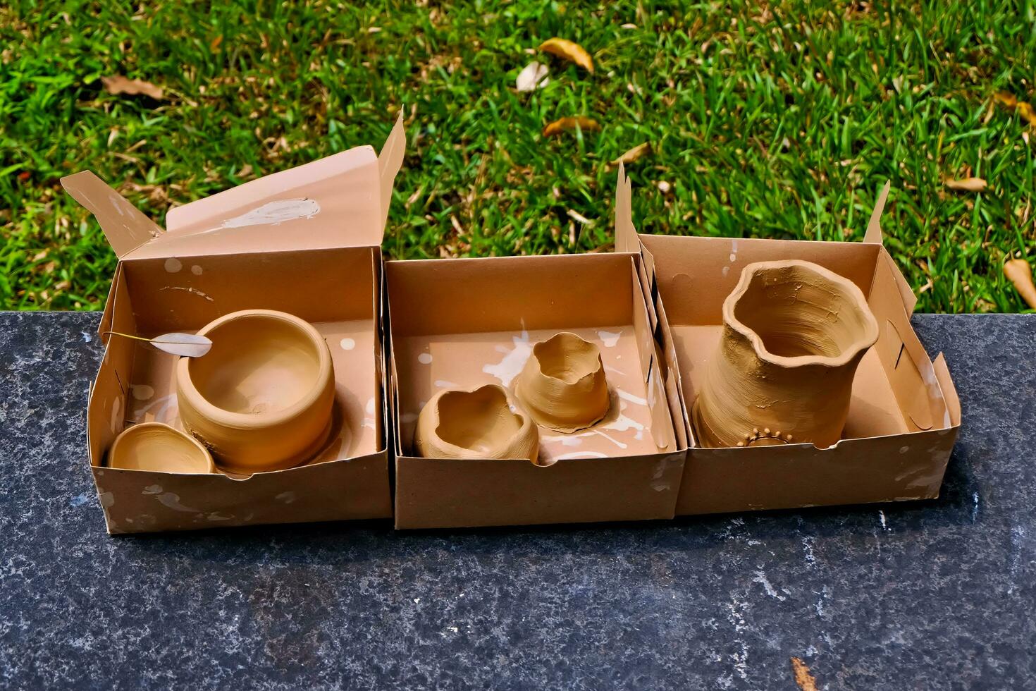 the activity of making handicrafts from clay or often called pottery class and some of the results photo