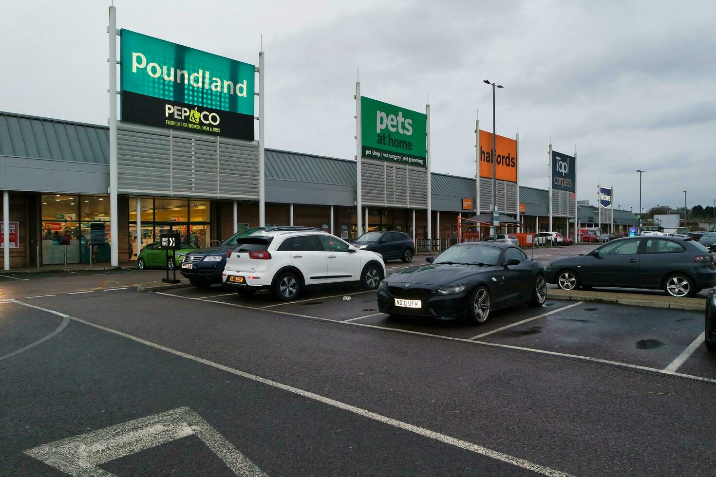 Luton Airport Parkway Car Park www.vecteezy.com