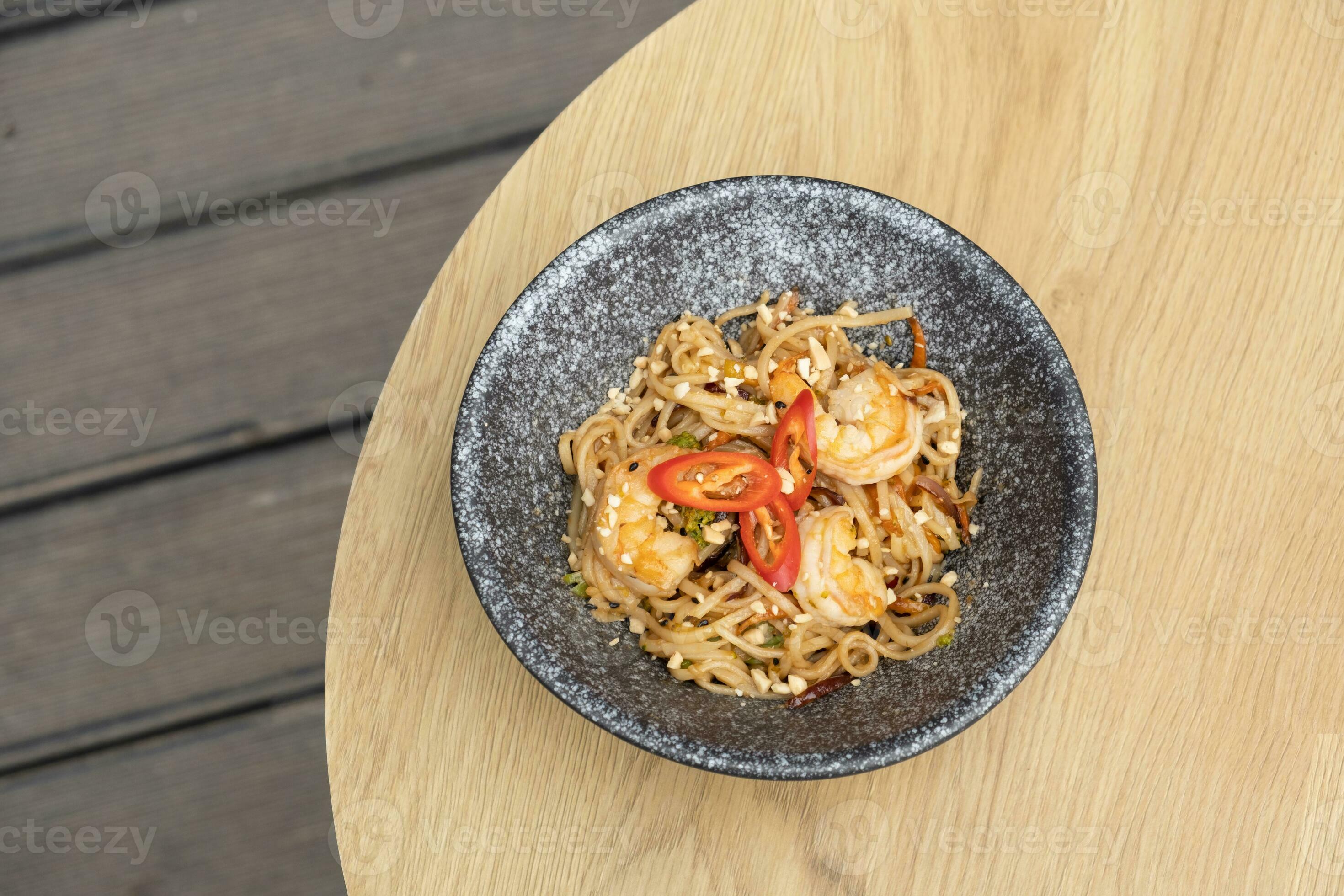 Udon noodles with shrimp and fried vegetables in a bowl 27300343 Stock