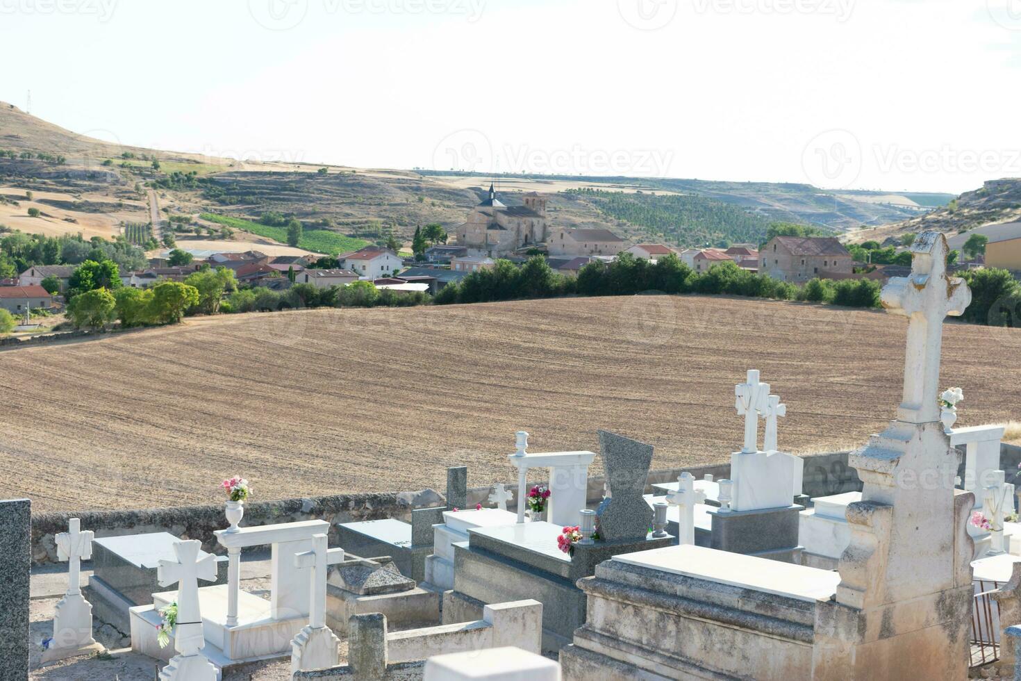 tradicional católico cementerio con granito panteones foto