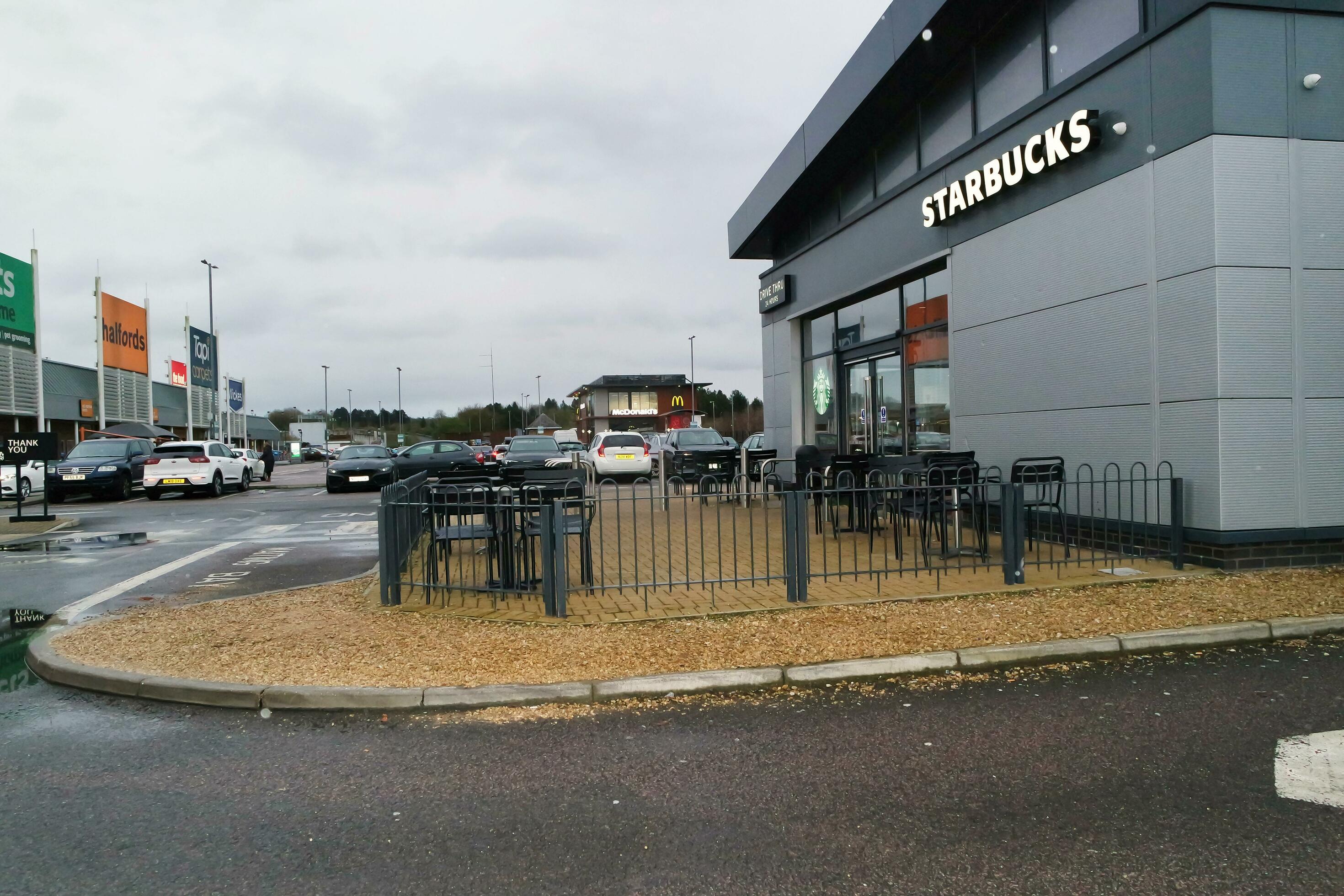 Retail Park Near Luton Airport www.vecteezy.com