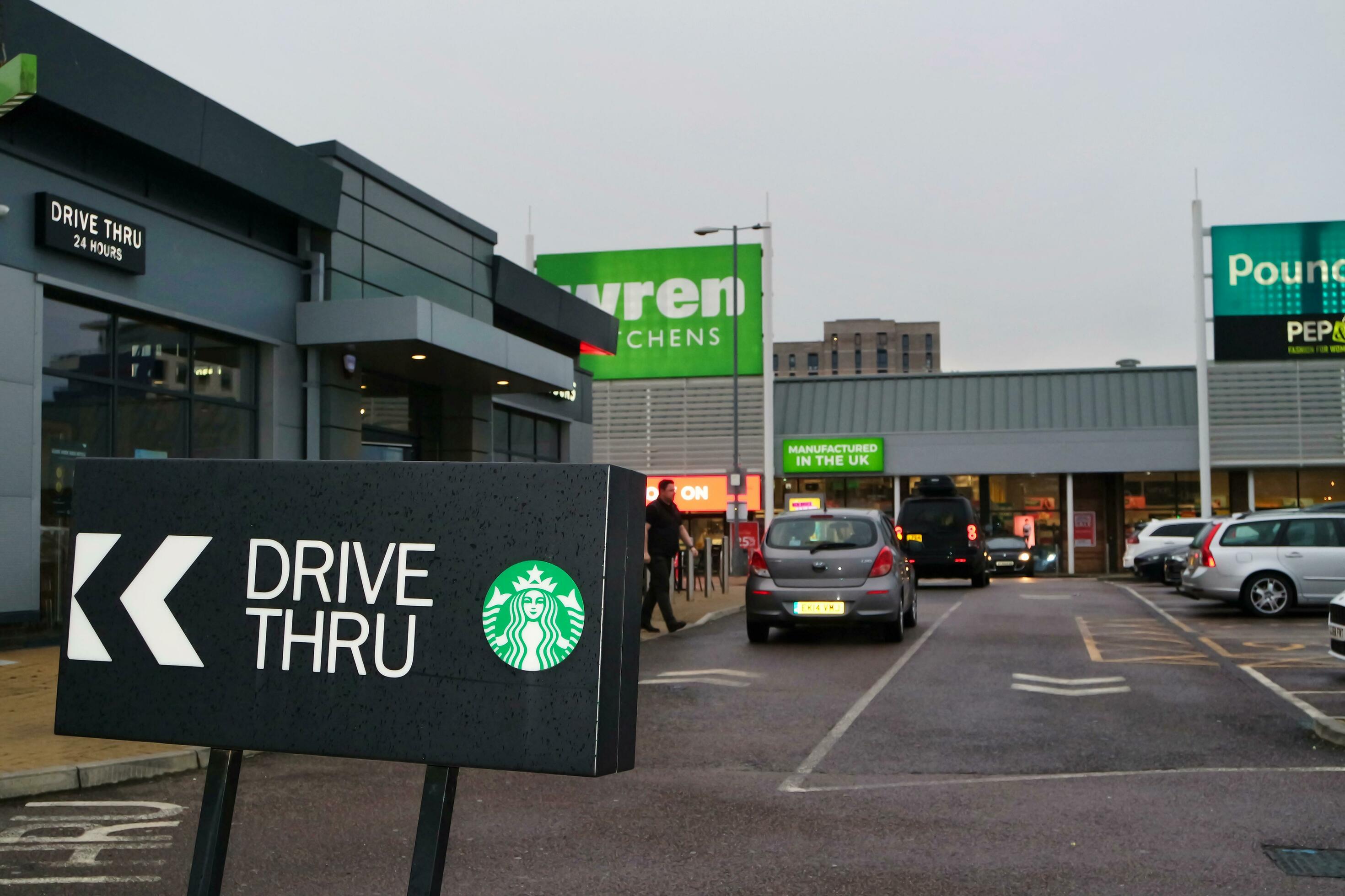 Retail Park Near Luton Airport www.vecteezy.com