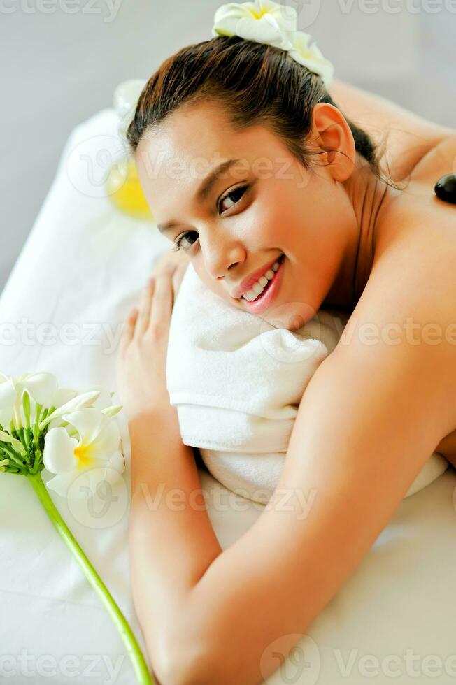 spa, body massage skin, body treatment, relaxation, mind healing, tranquility Massage with fragrant oil, Thai massage, health massage photo