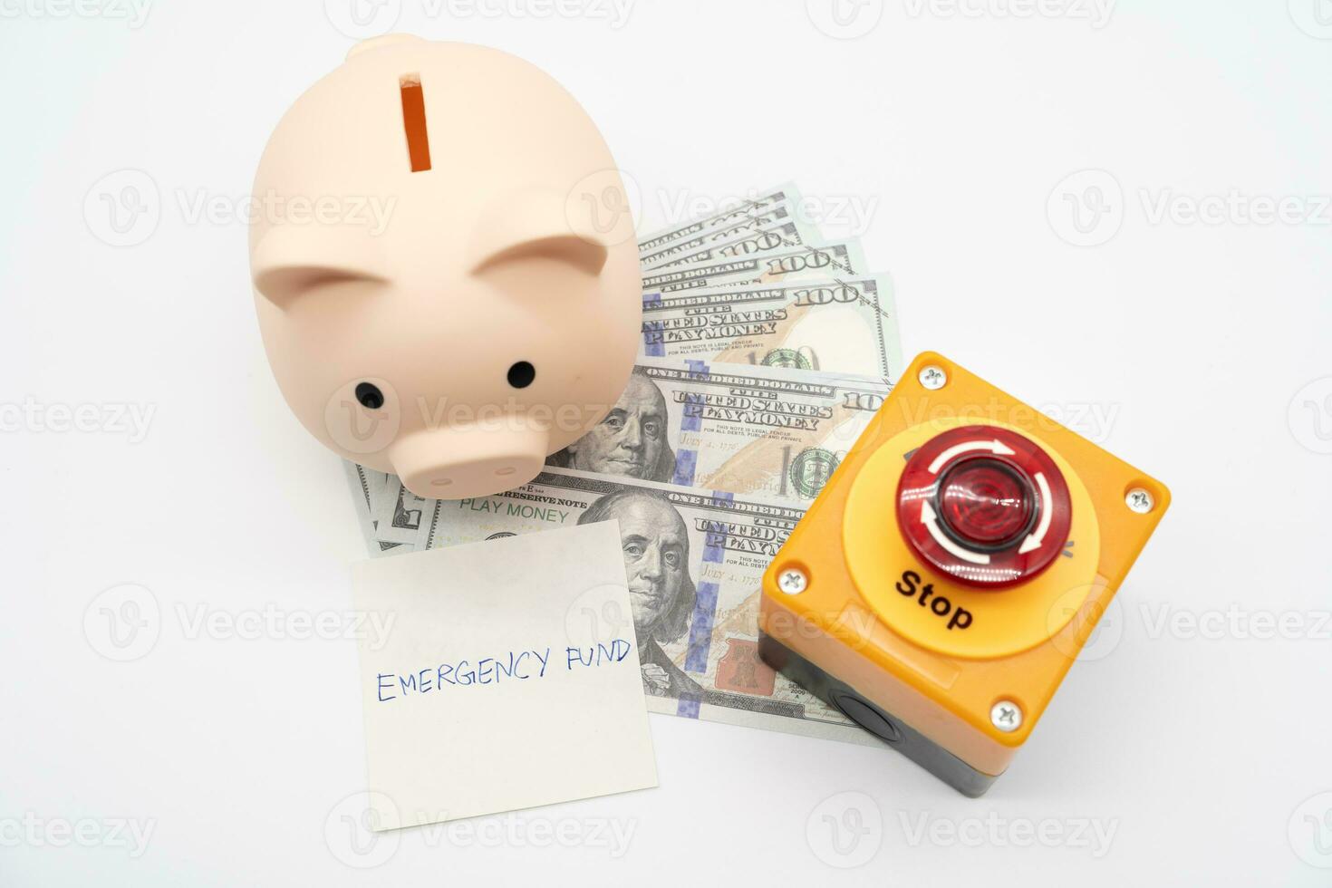 concepto de emergencia ahorros fondo. un cerdito banco con dólar y detener botón. dinero con cerdito banco para ahorro emergencia dinero. foto