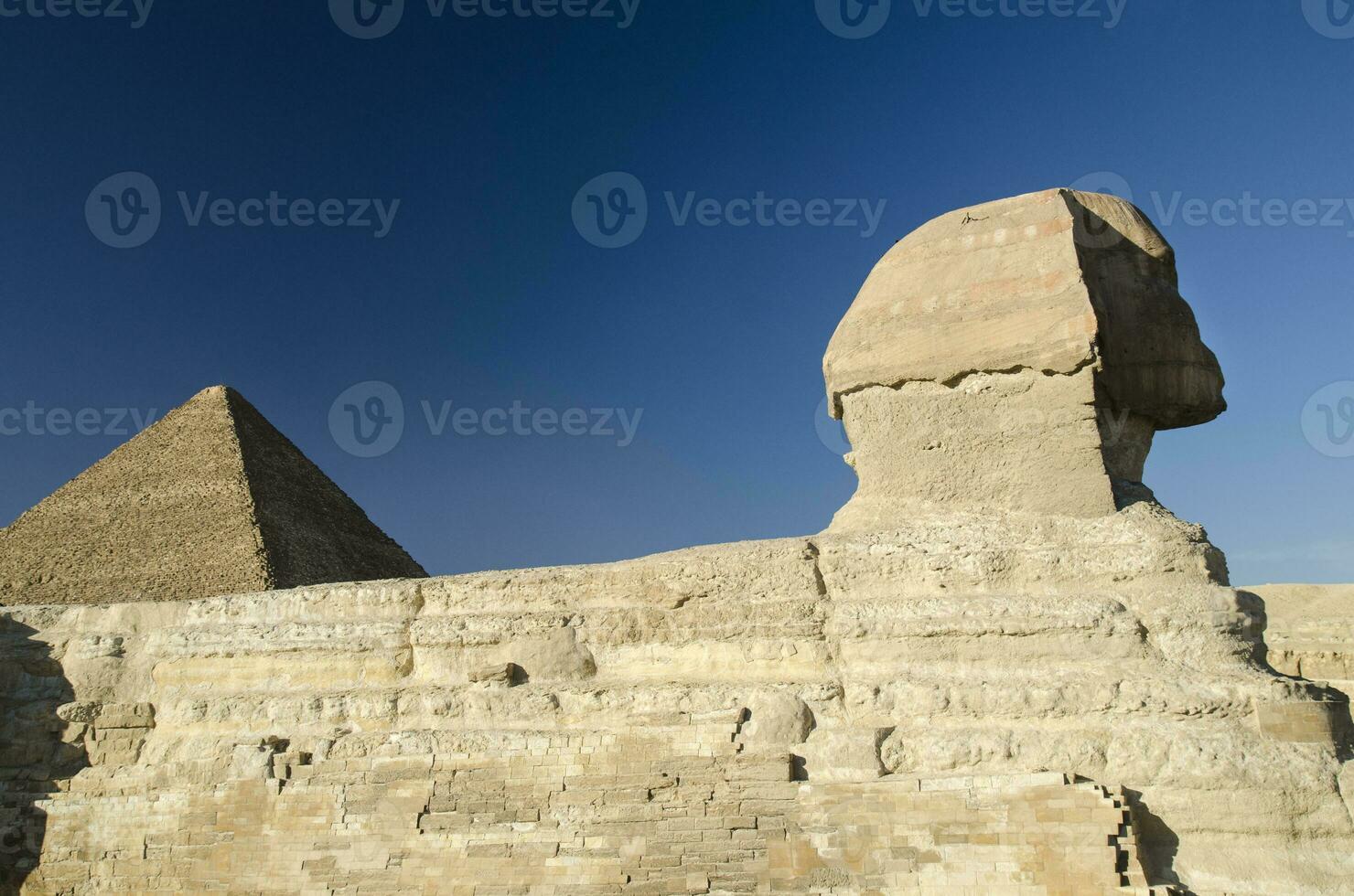 Sphinx and Great pyramid of Giza photo