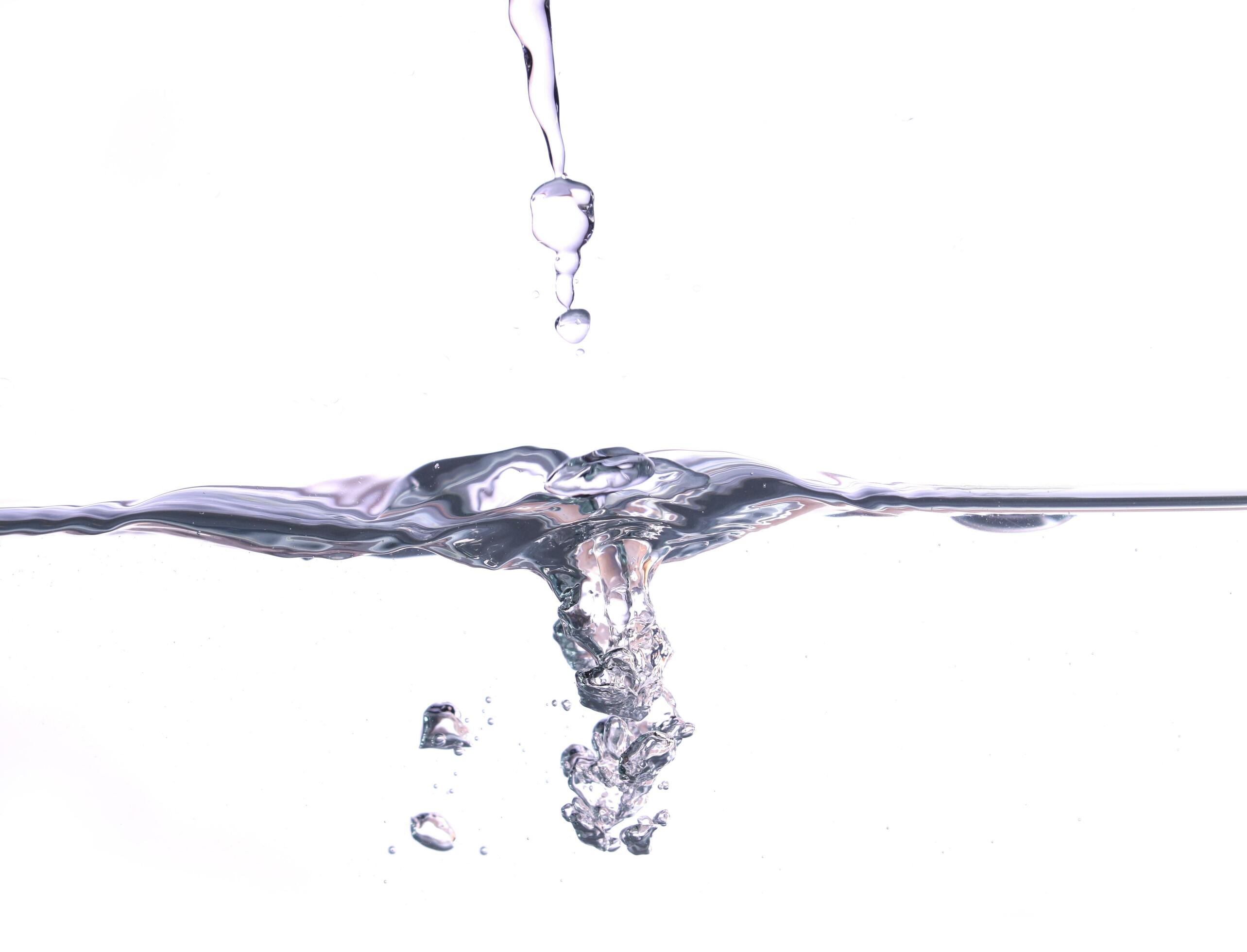 pour water into each other to create beautiful bubbles. 27419989 Stock