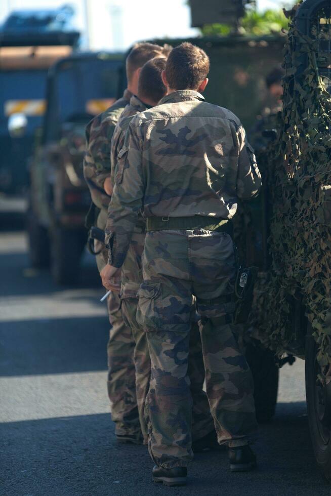 Santo Denis, reunión - julio 14 2016 - francés soldados en camuflaje uniformes foto