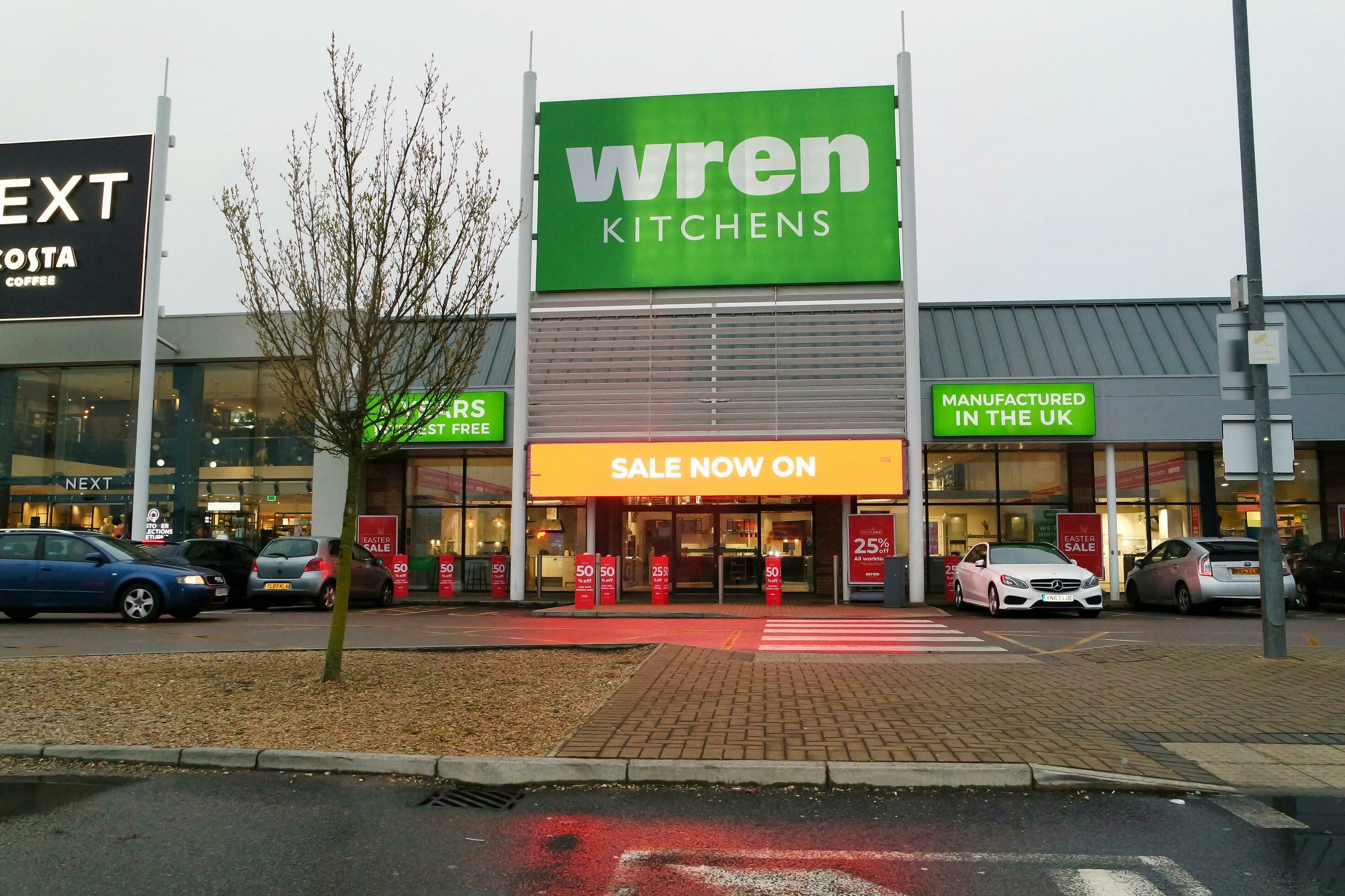 Retail Park Near Luton Airport www.vecteezy.com