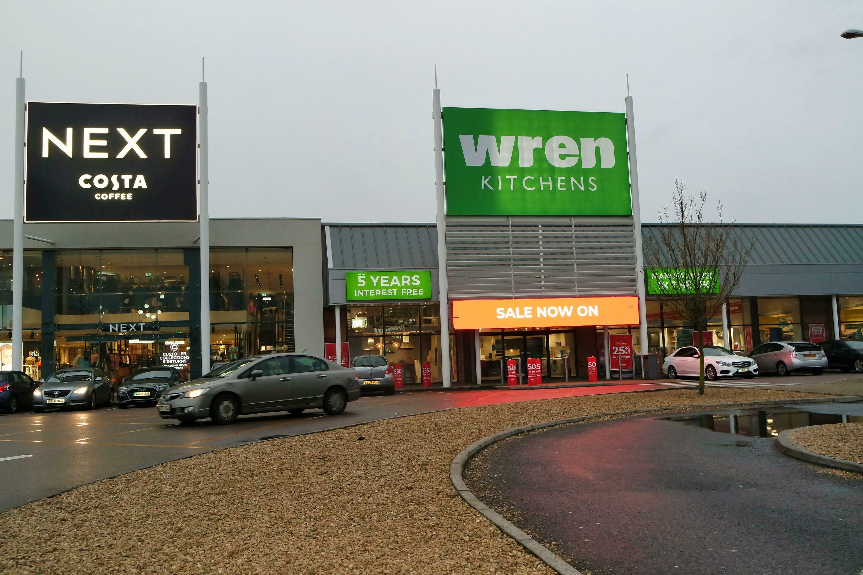 Retail Park Near Luton Airport www.vecteezy.com