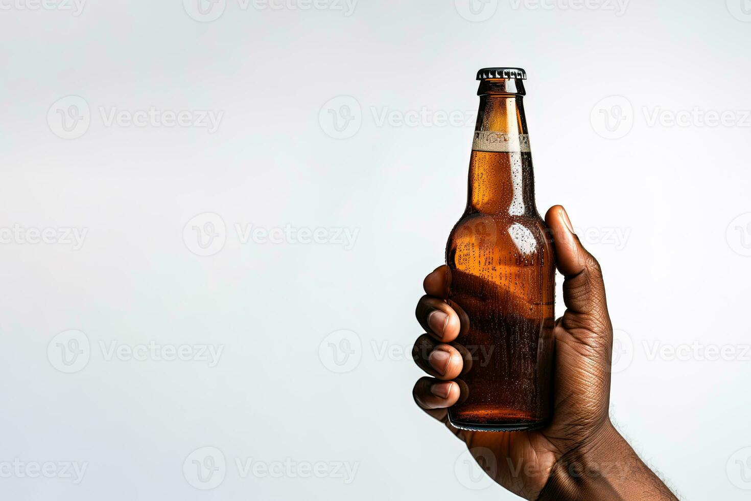 un masculino mano participación arriba un botella de cerveza aislado en un blanco antecedentes con Copiar espacio. ai generado foto