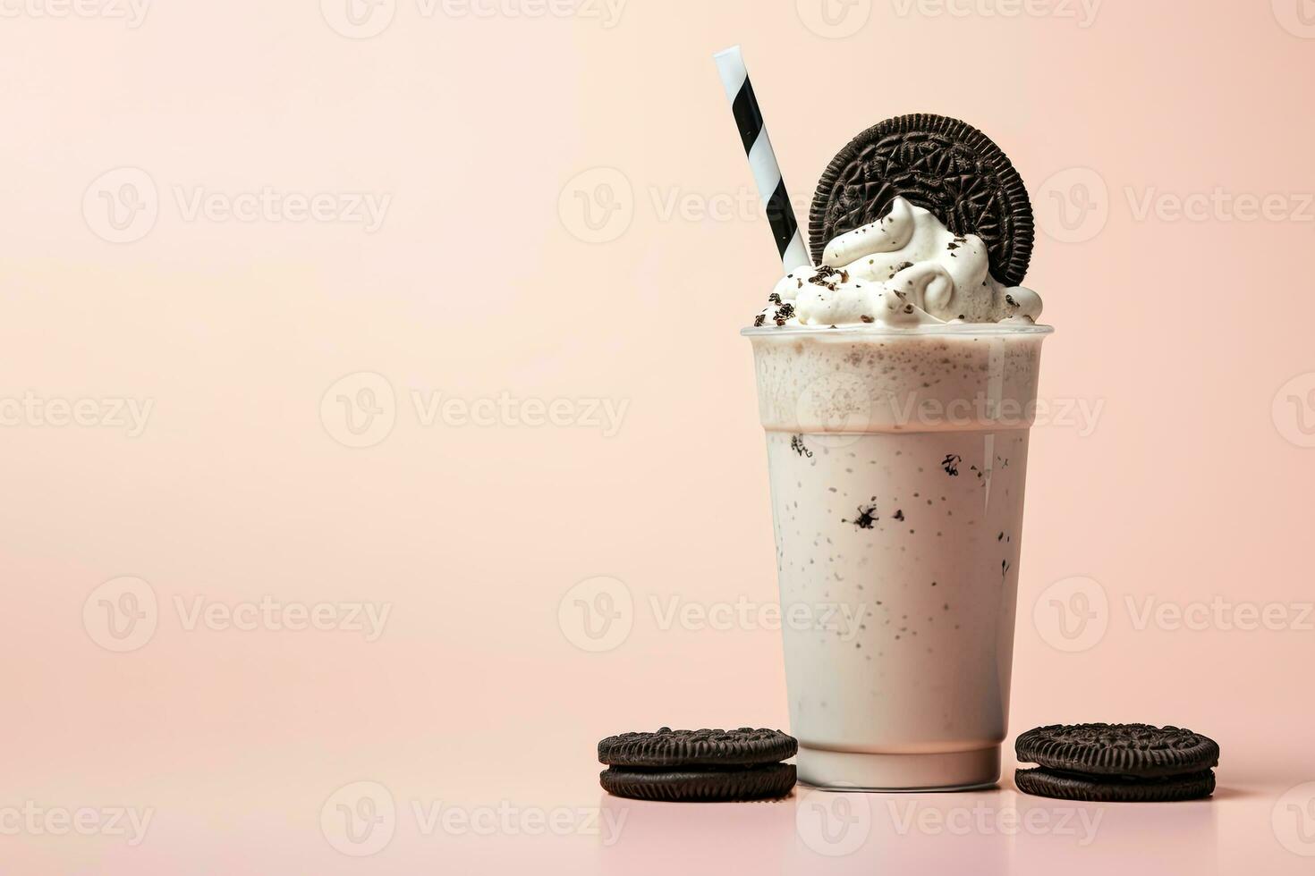 galletas y crema malteada en un para llevar taza con Copiar espacio. ai generado foto