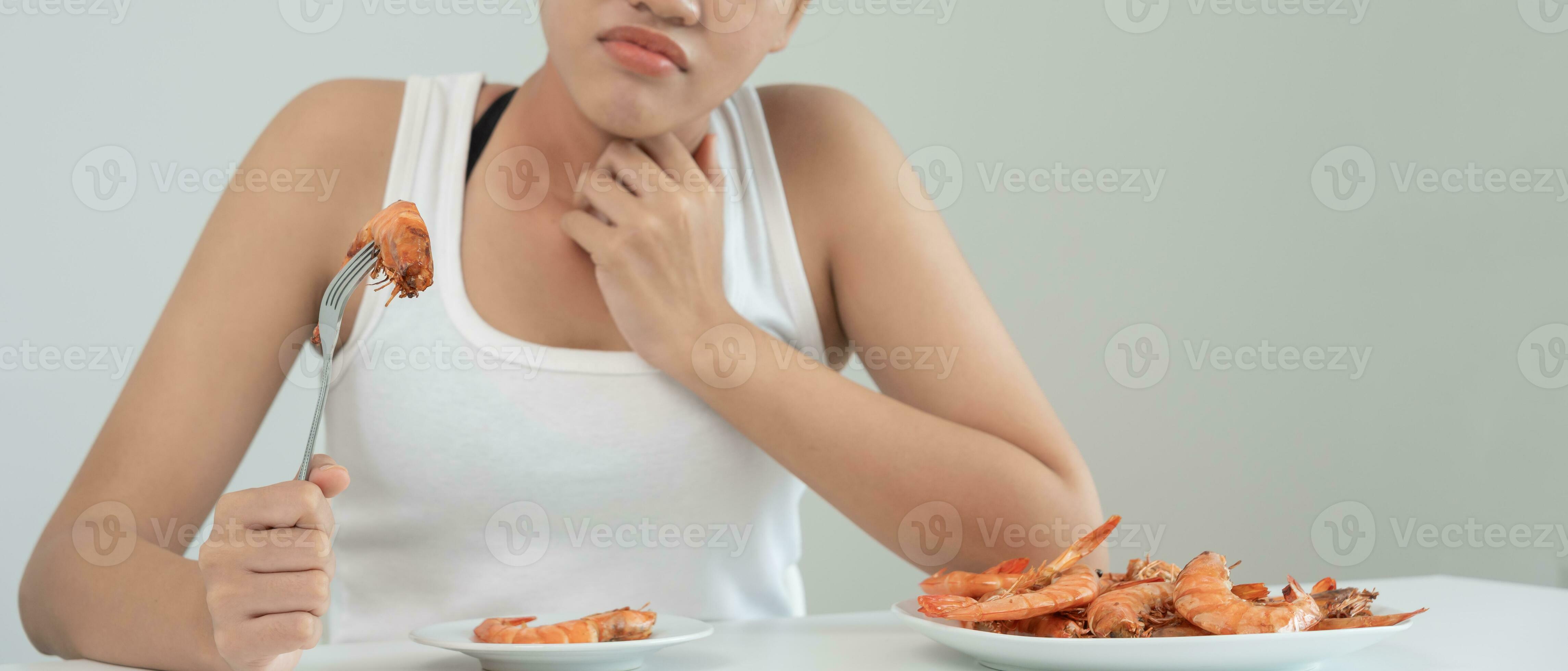 food allergies, women have reactions itching and redness after eating