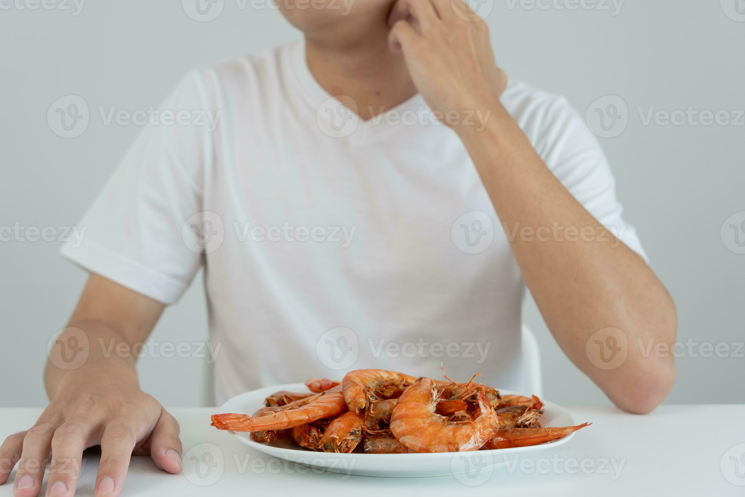 food allergies, women have reactions itching and redness after eating