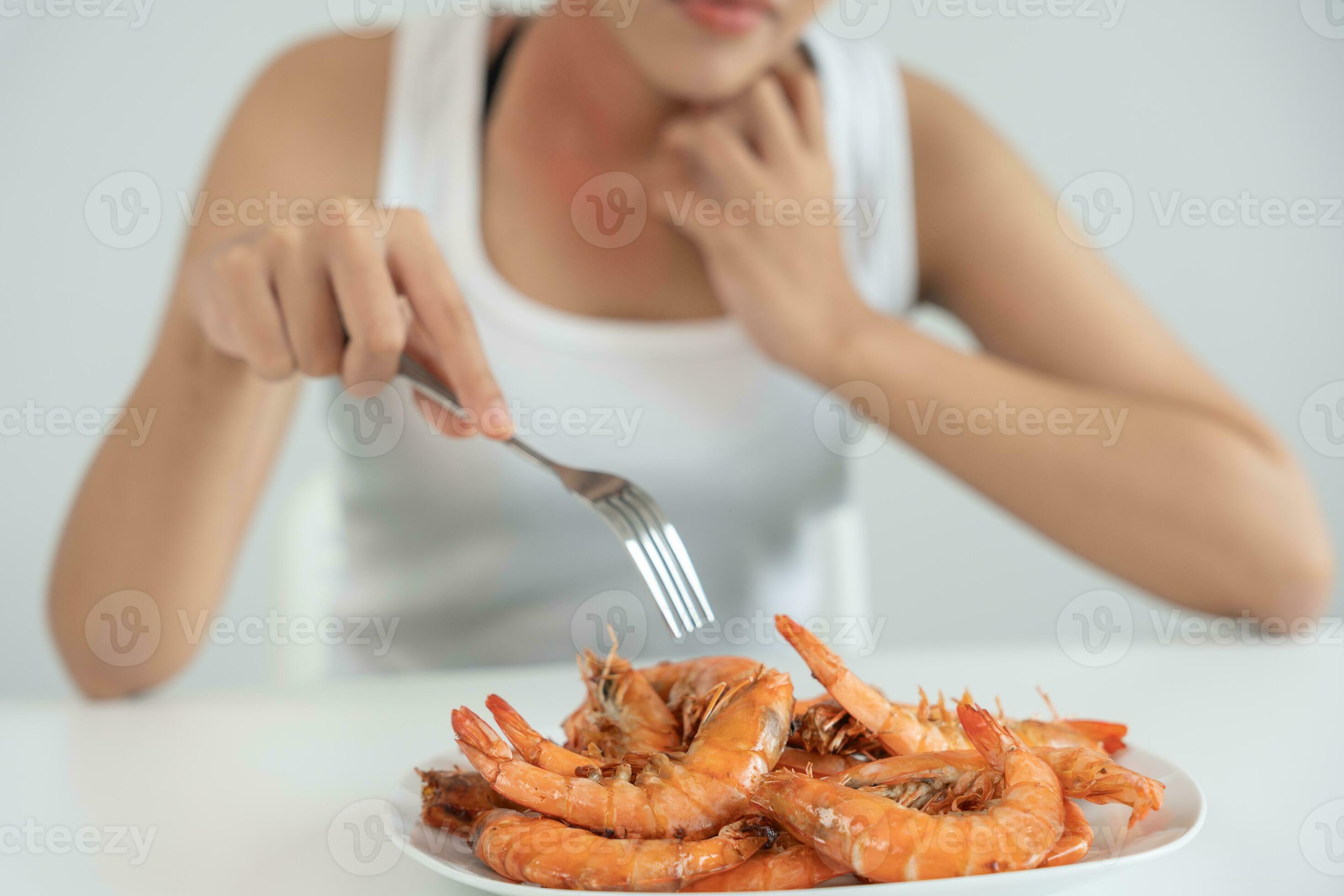 food allergies, women have reactions itching and redness after eating