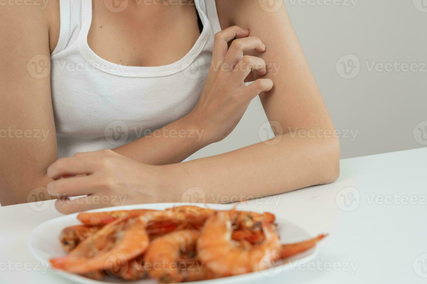 food allergies, women have reactions itching and redness after eating