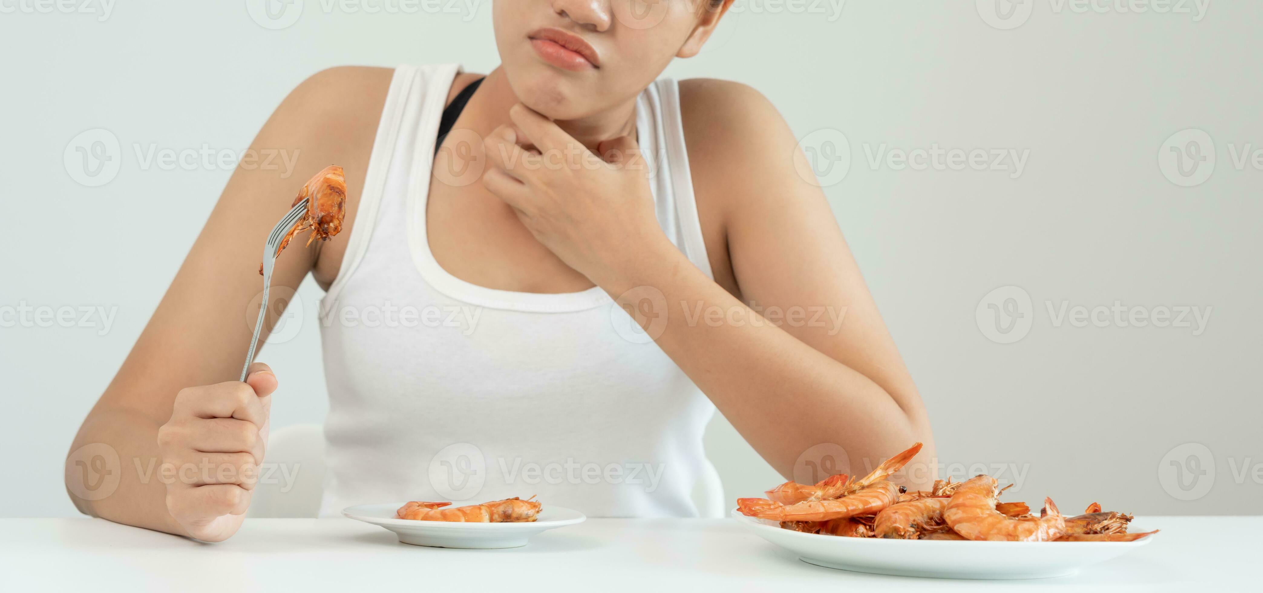 food allergies, women have reactions itching and redness after eating