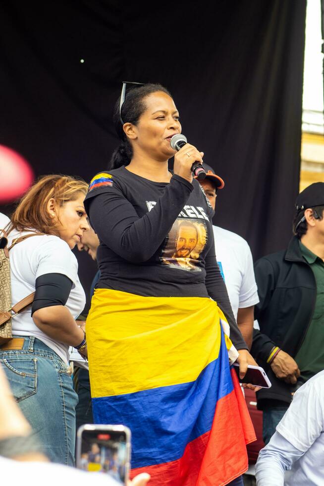 bogotá, Colombia, dieciséis agosto 2023. marzo preguntando para gustavo petro el proceso de destitución. pacífico protesta marzo en bogota Colombia en contra el gobierno de gustavo petro llamado la marcha Delaware la mayoria foto